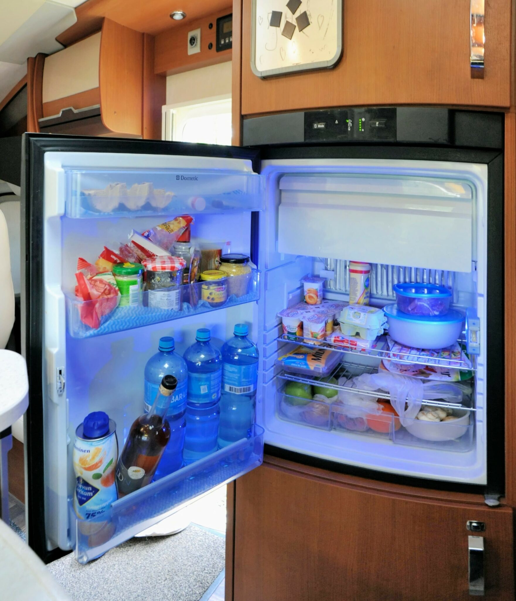 Wie funktioniert ein Kühlschrank im Wohnmobil?
