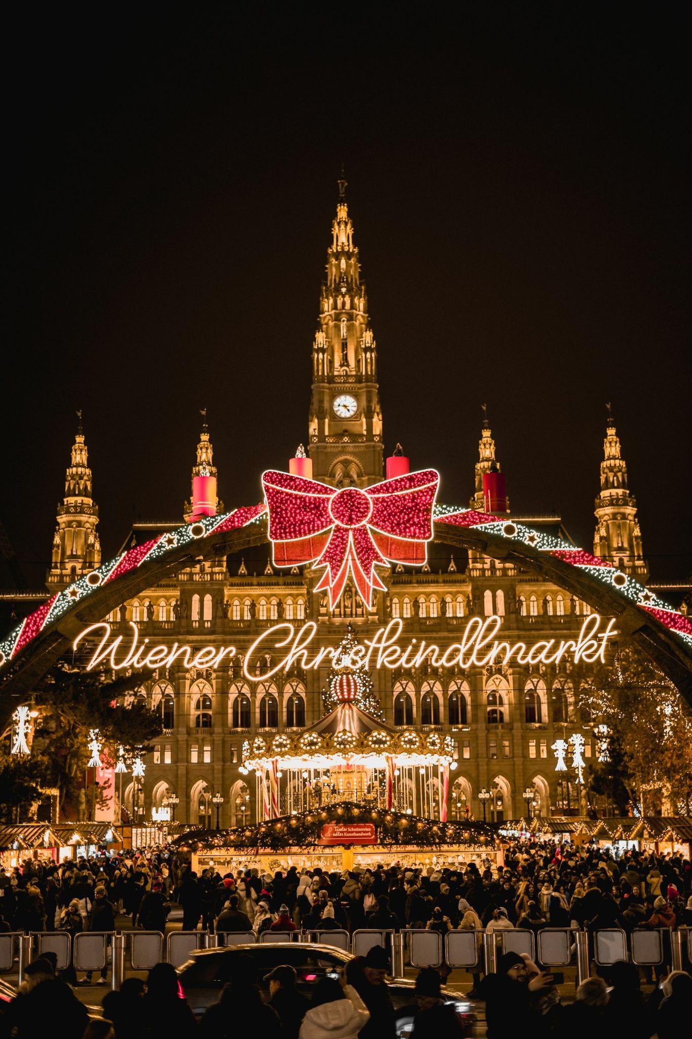 Mercatino di Natale di Vienna davanti al Municipio sul Rathausplatz